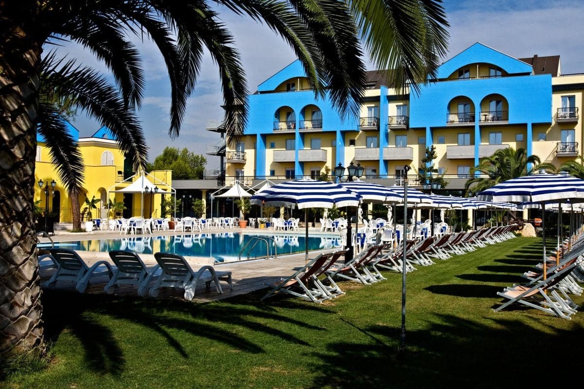Почивка в ИТАЛИЯ - ГРОТАМАРЕ, хотел Parco dei Principi 4* - със самолет и обслужване на български език! Гарантирани места!