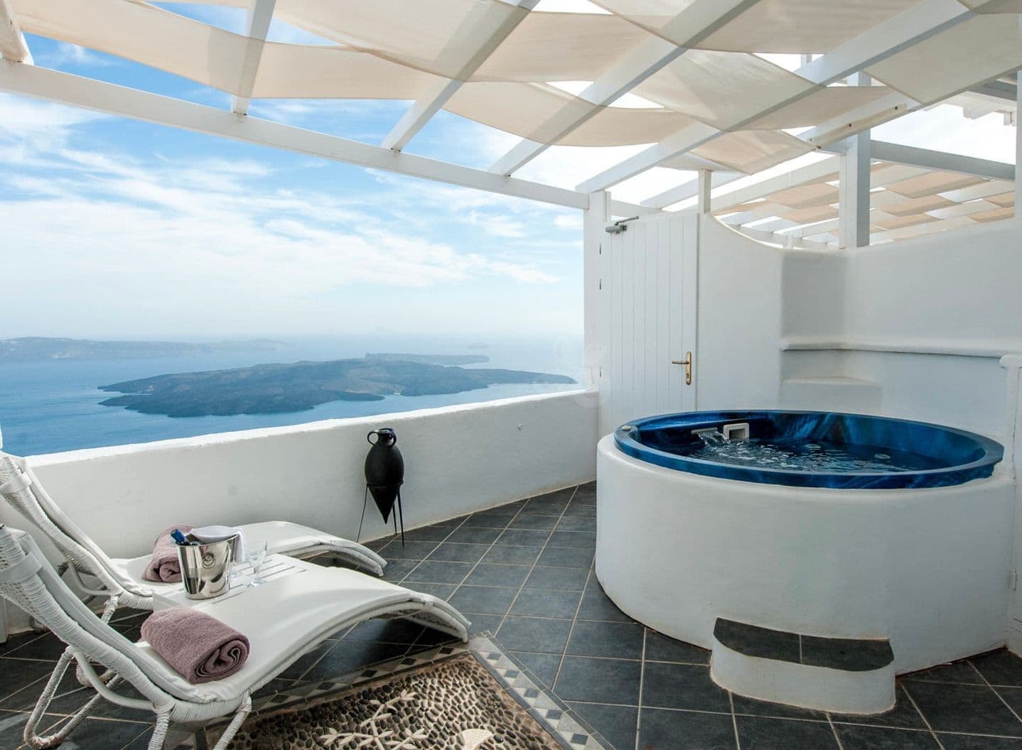 Aeolos Art & Eco Suites Adults Only