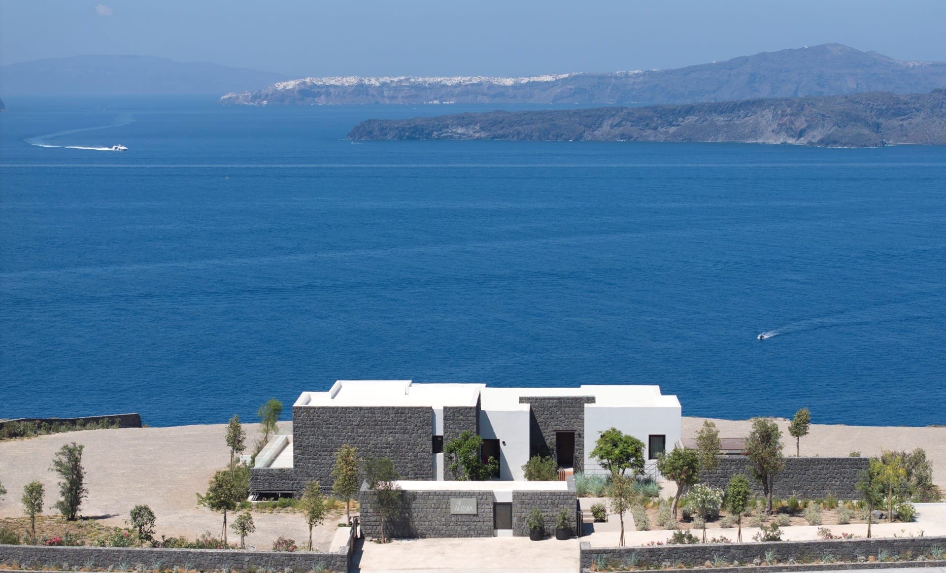 Aernia Suites & Art