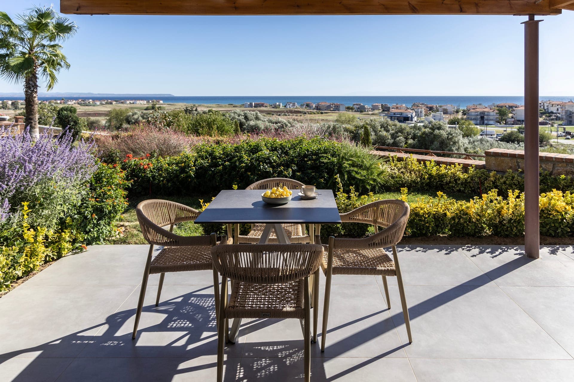 Akrolithos Luxury Suites