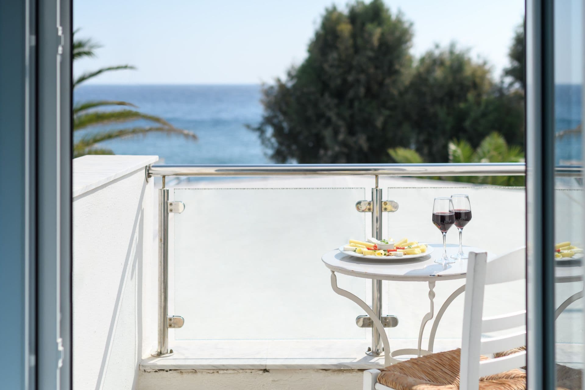 Alesahne Beach Hotel Santorini