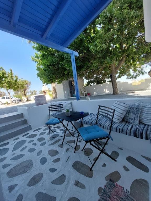Anemelia Hotel Adamas