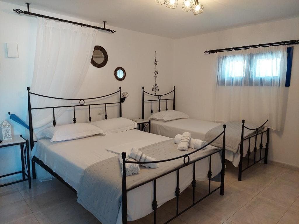 Anemelia Hotel Adamas