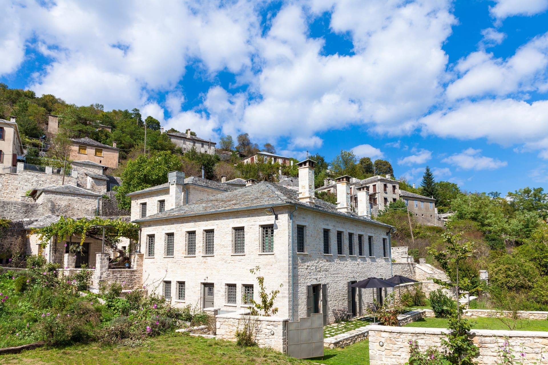 Apeiros Chora Hotel