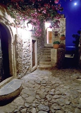 ArdamisTraditional Guest Houses