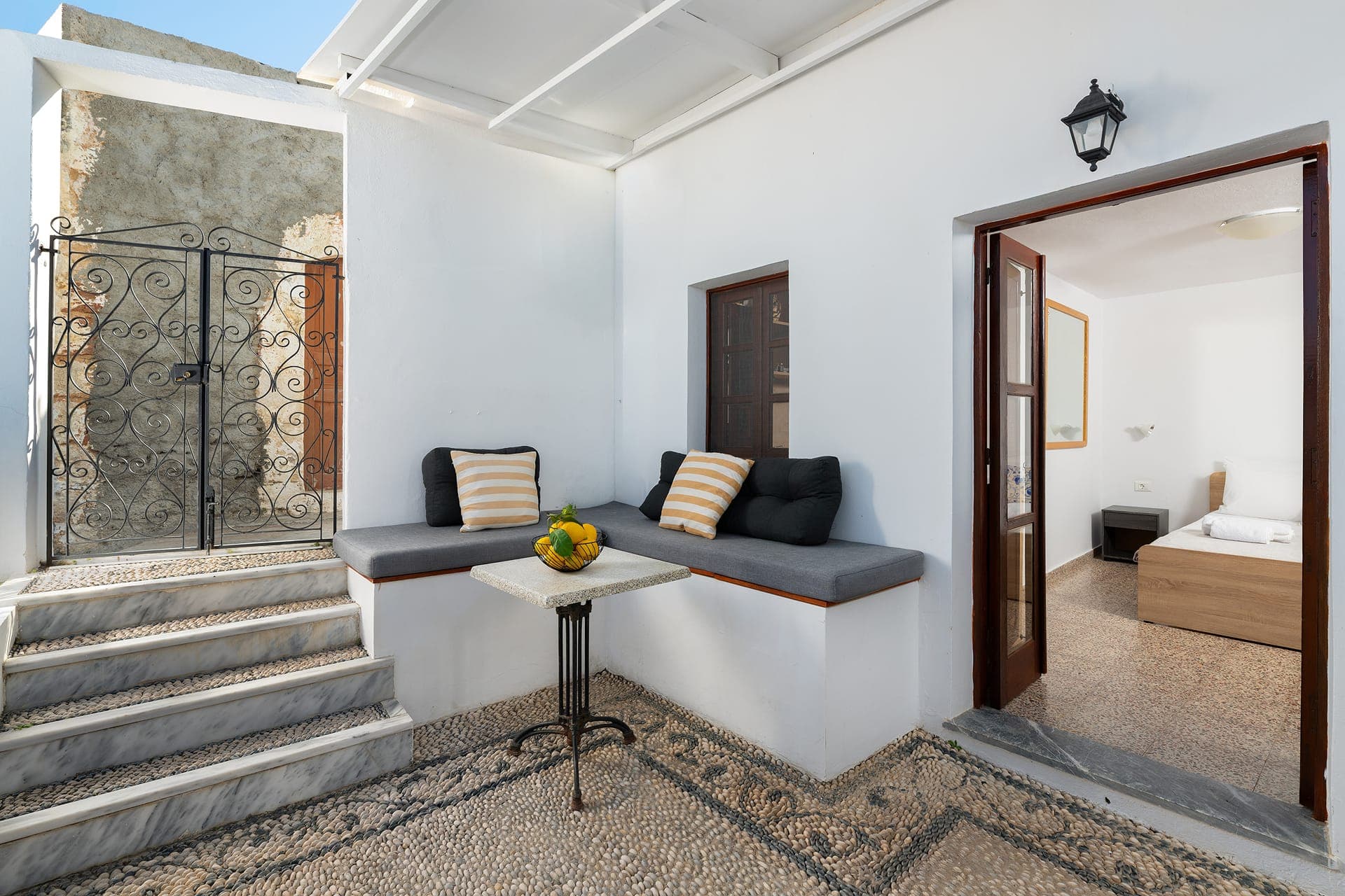 Arte Lindos Suites