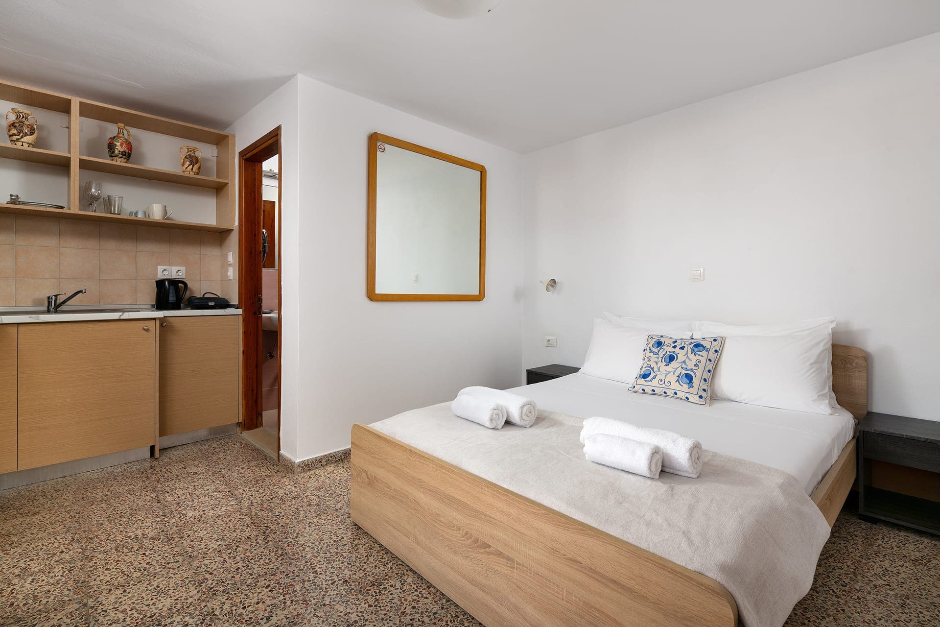 Arte Lindos Suites