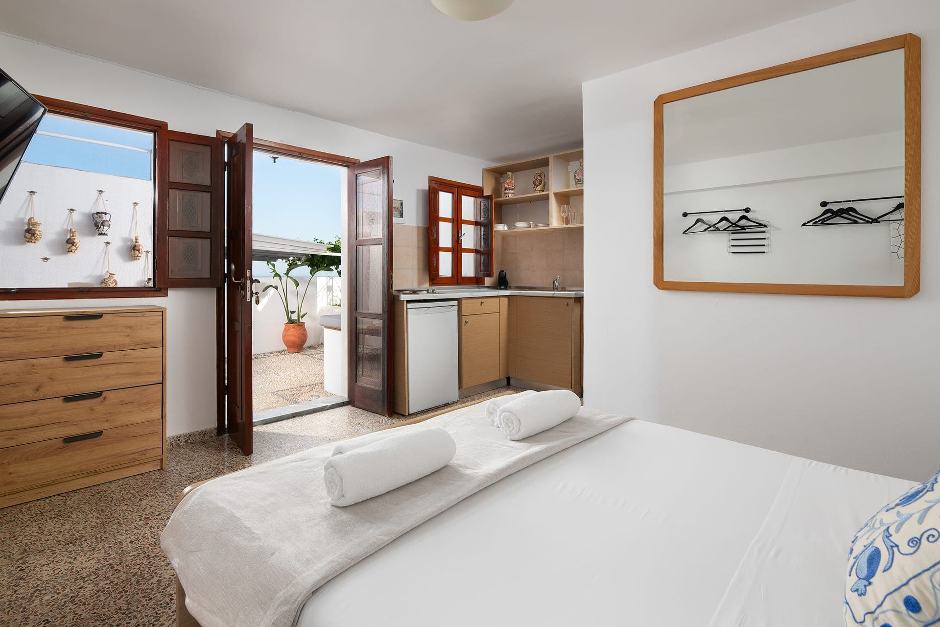 Arte Lindos Suites