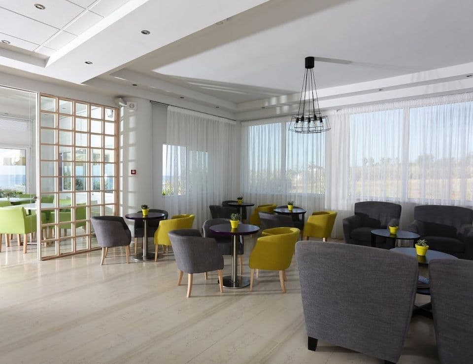 Artina Hotel