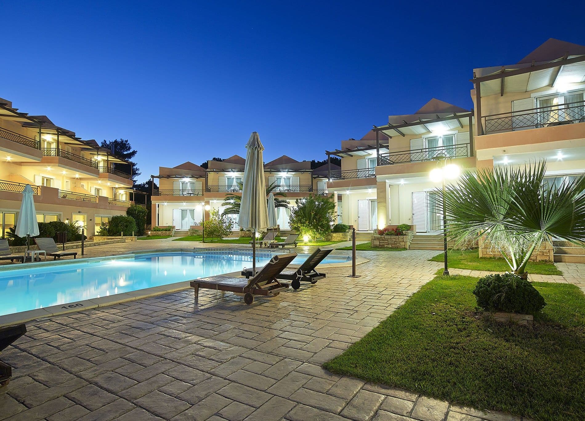 Avantis Suites Hotel Eretria