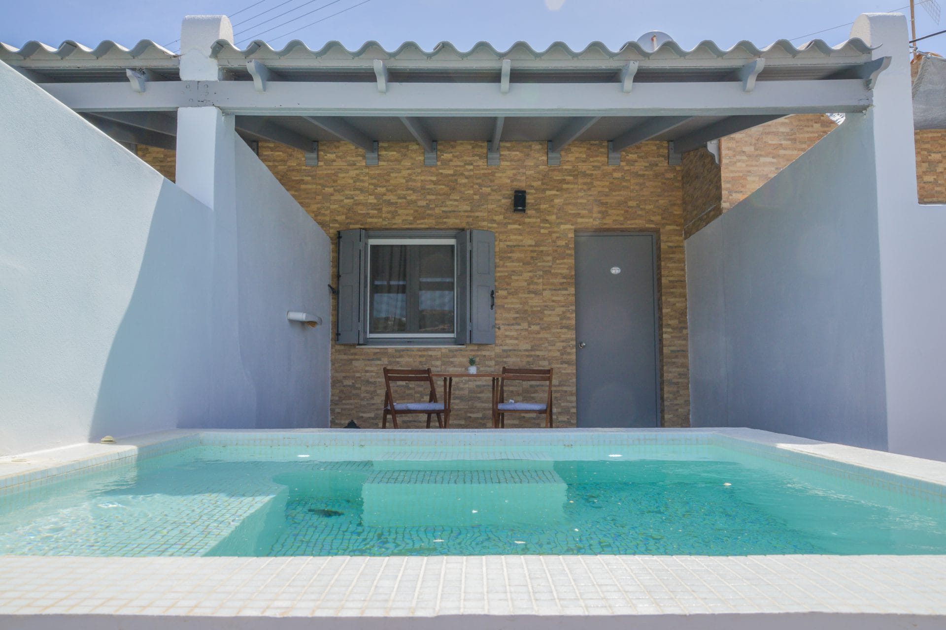 Avgerinos Deluxe Rooms