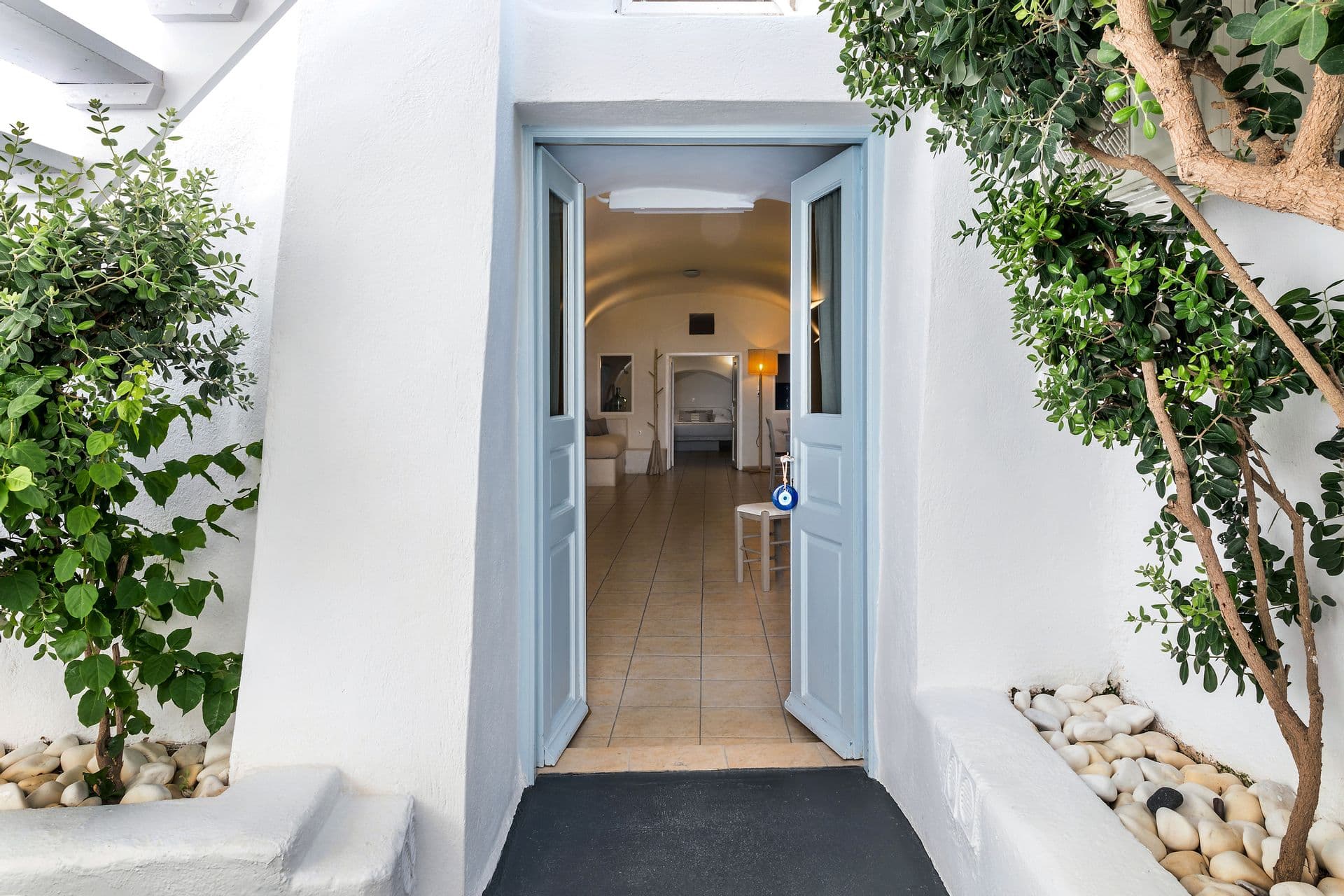 Blue Dolphins Apartments & Suites
