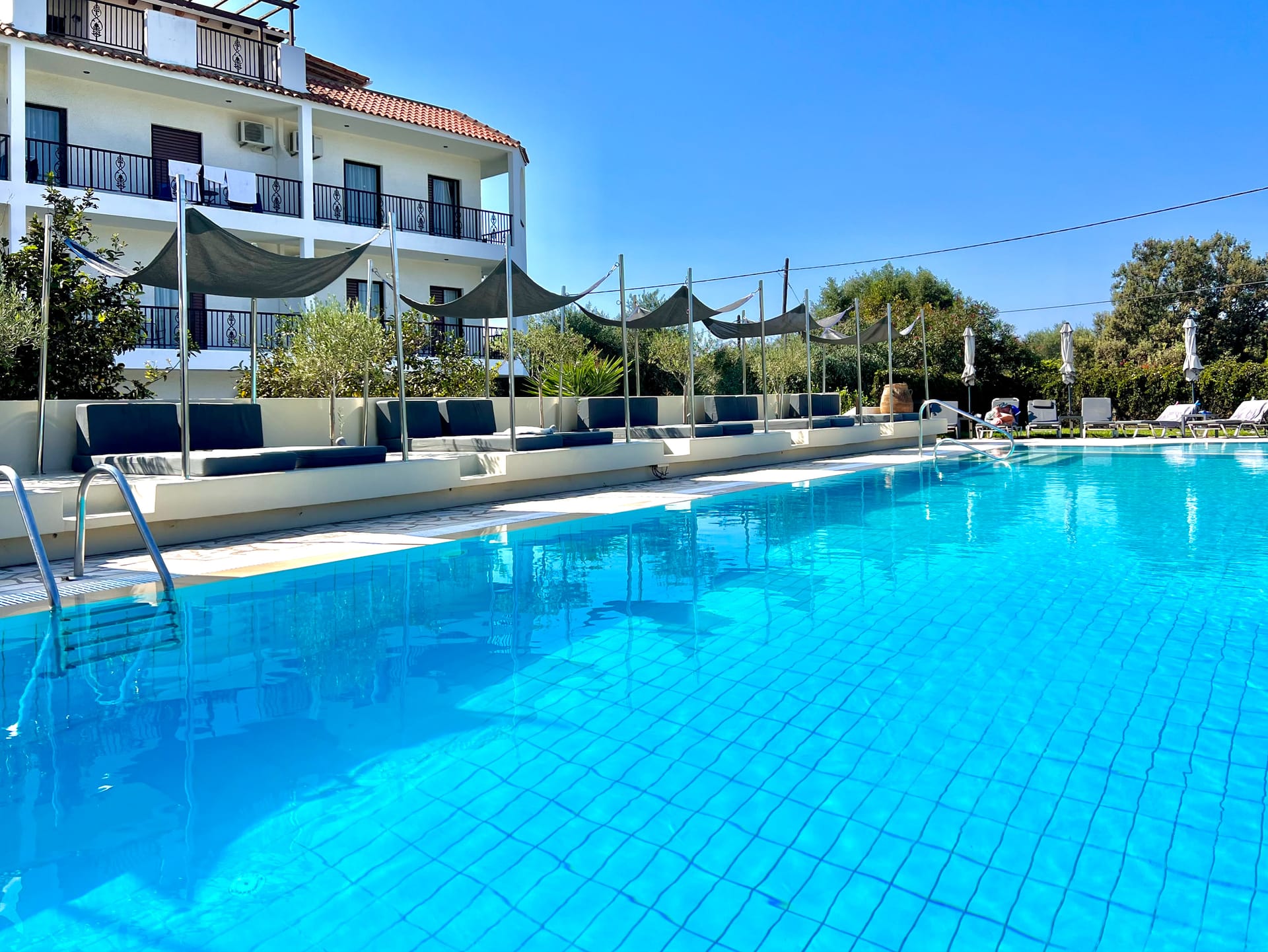 Bruskos Hotel & Suites