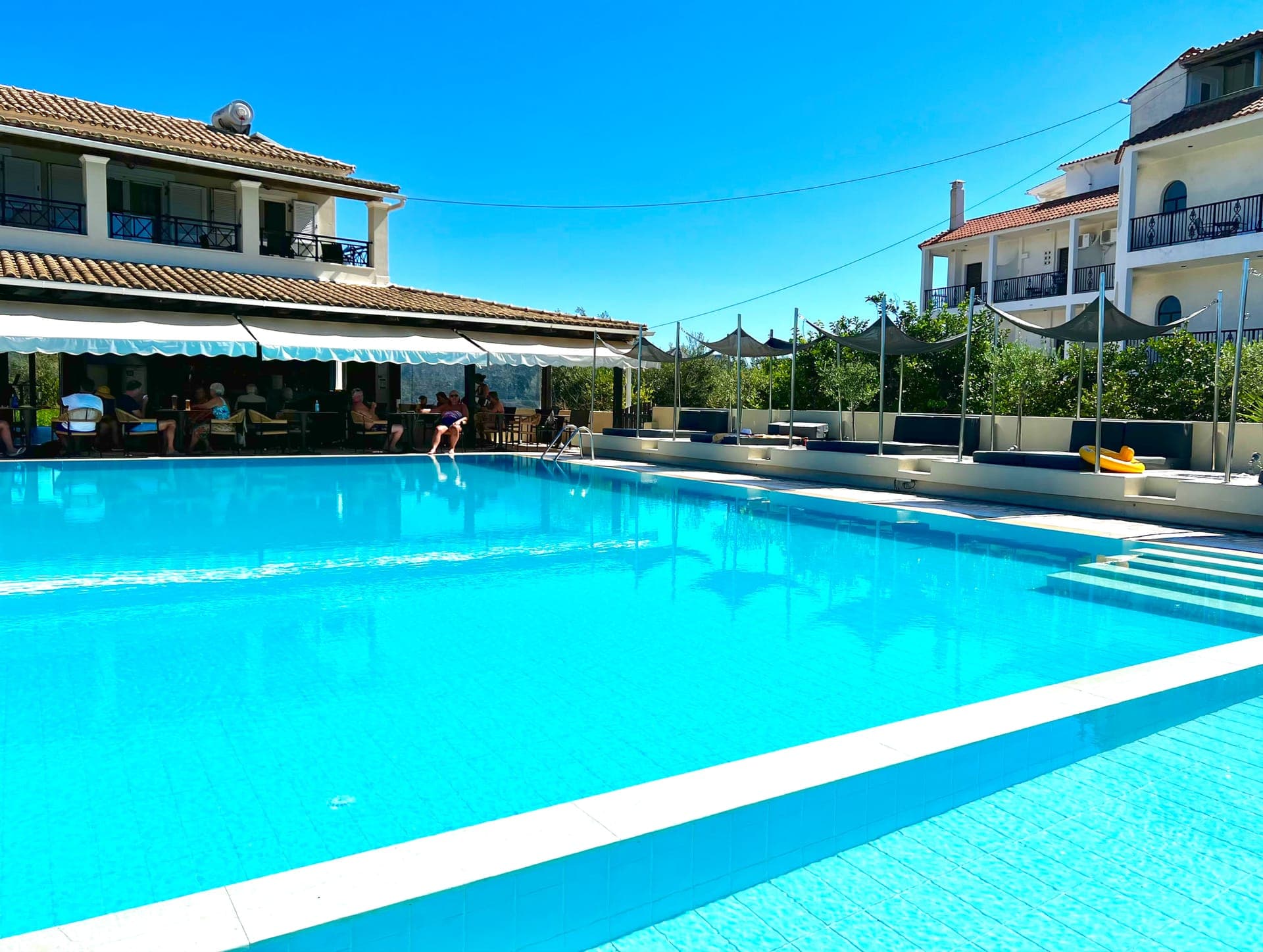 Bruskos Hotel & Suites