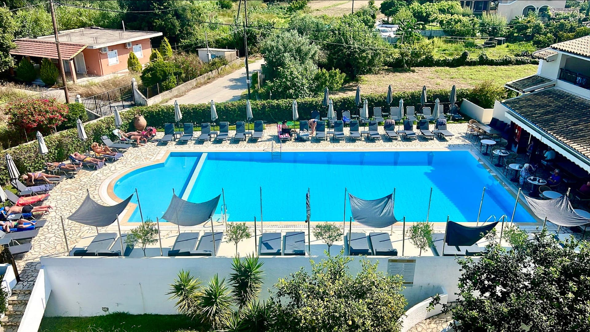 Bruskos Hotel & Suites