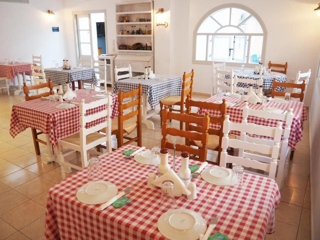 Carlos Pension Santorini