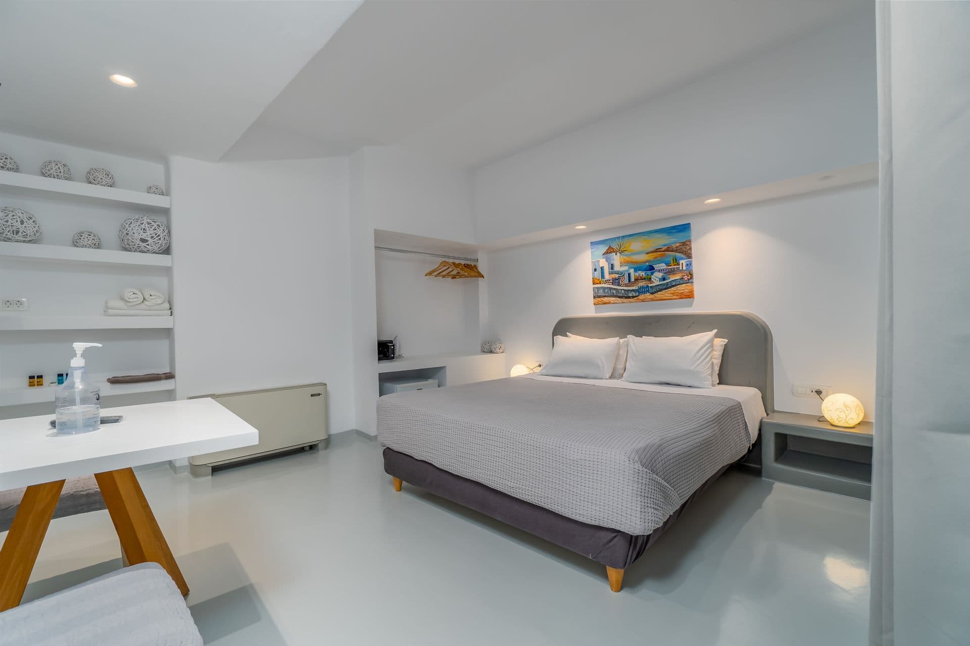 Central Fira Suites