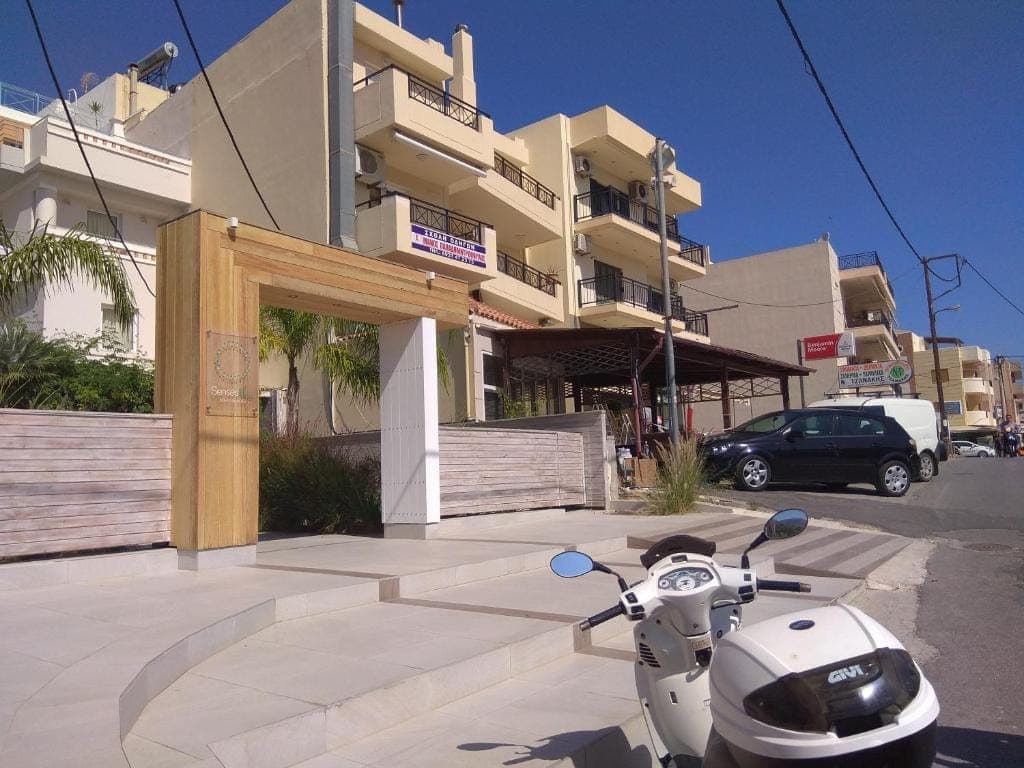 Haris Apartments