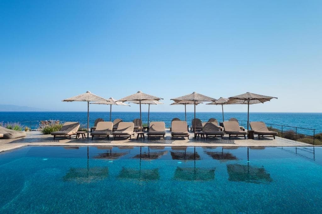 Colombo's Beachfront Santorini