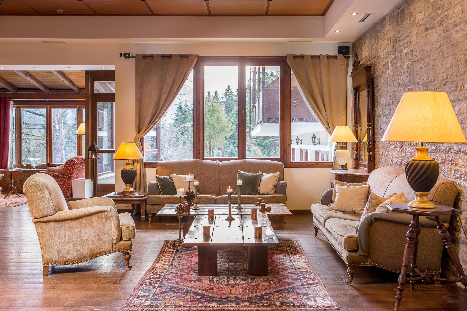 Country Club Hotel & Suites
