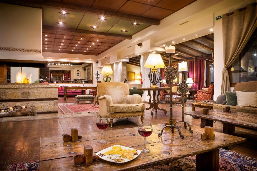 Country Club Hotel & Suites