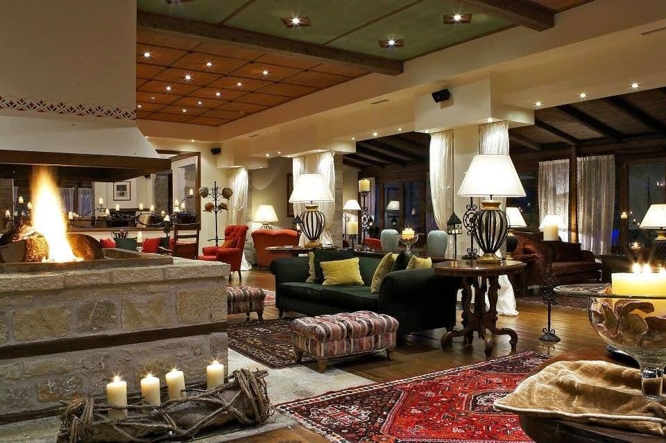 Country Club Hotel & Suites