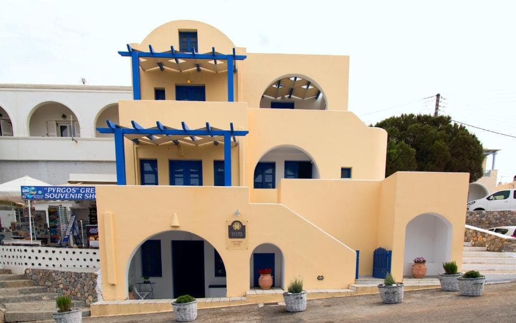 Cultural House Apartments