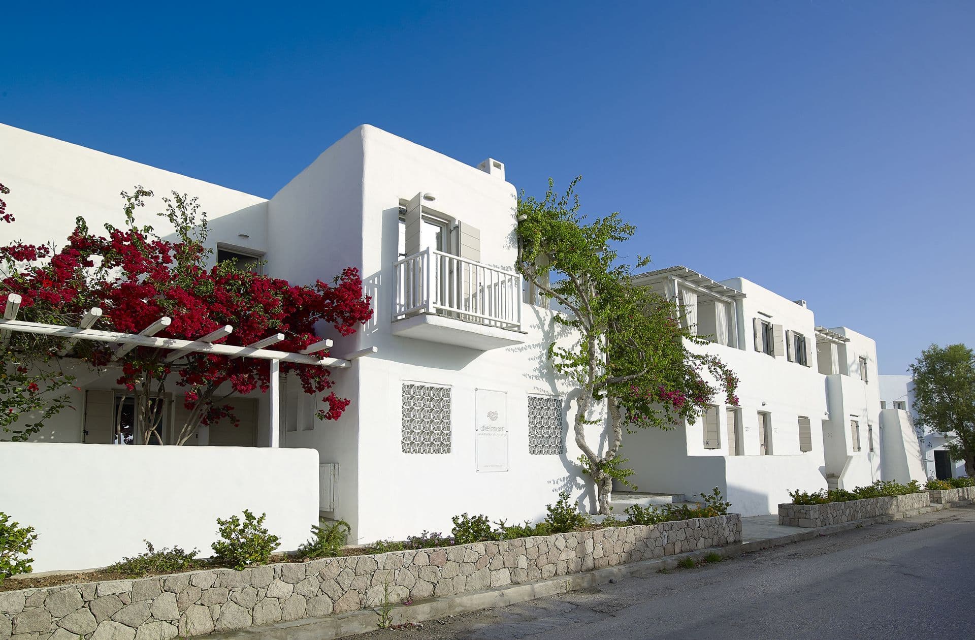 Delmar Apartments & Suites