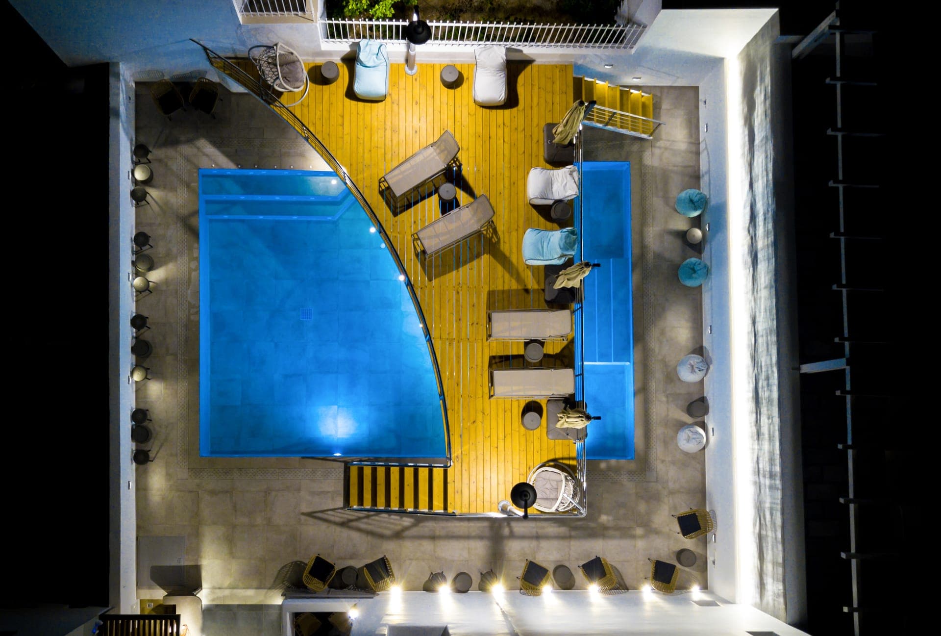 Deluxe Suites Santorini