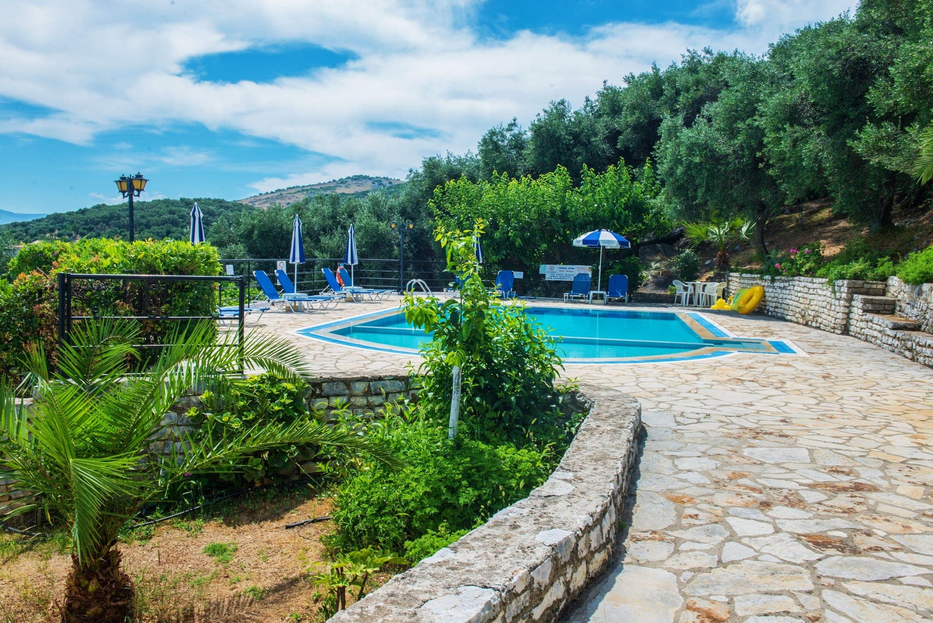Dionysos Apartments
