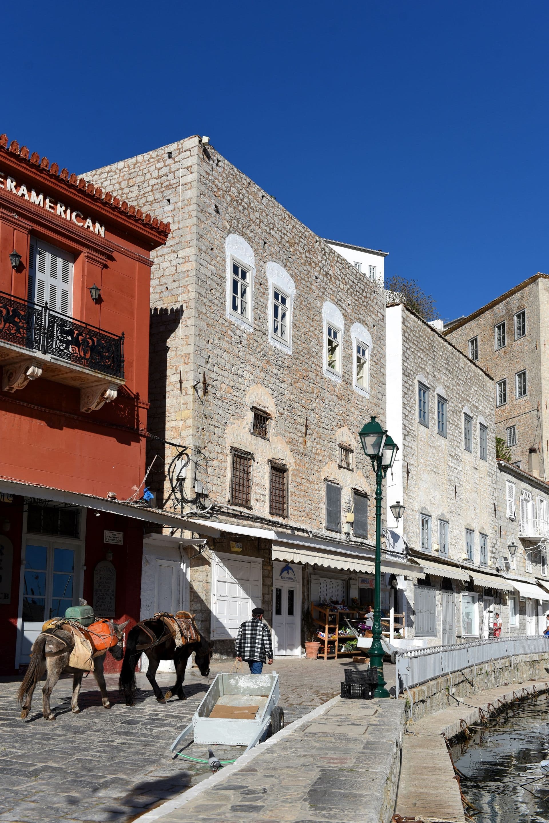 Douskos Port House Hydra