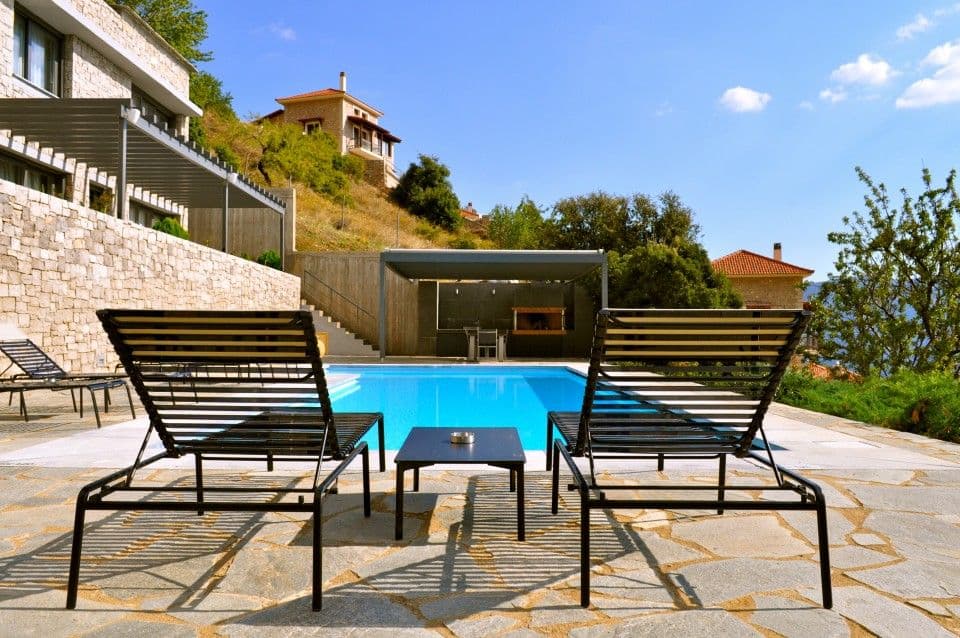 Elafivolia Arahova Suites