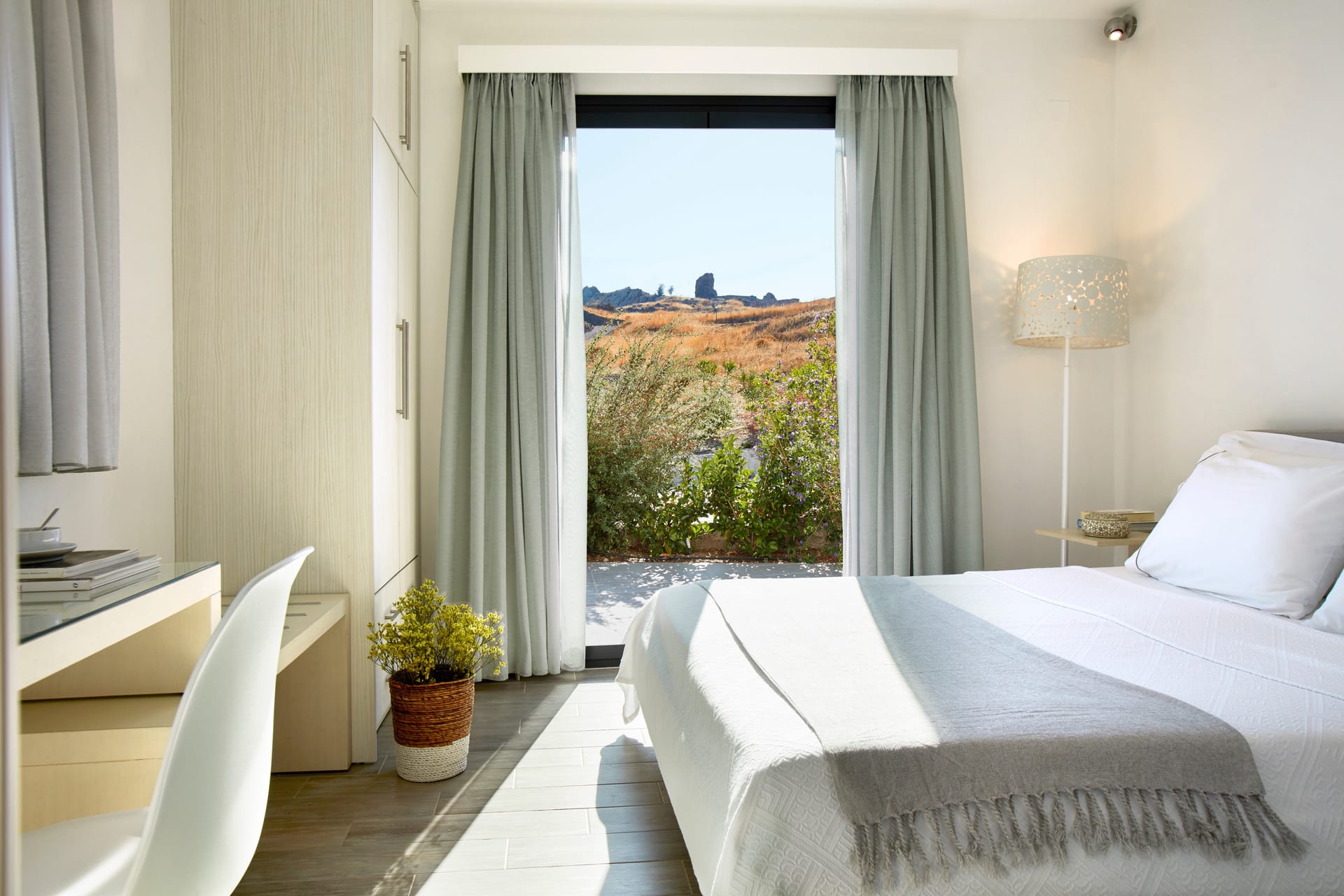 Eleia Seafront Rooms & Villas