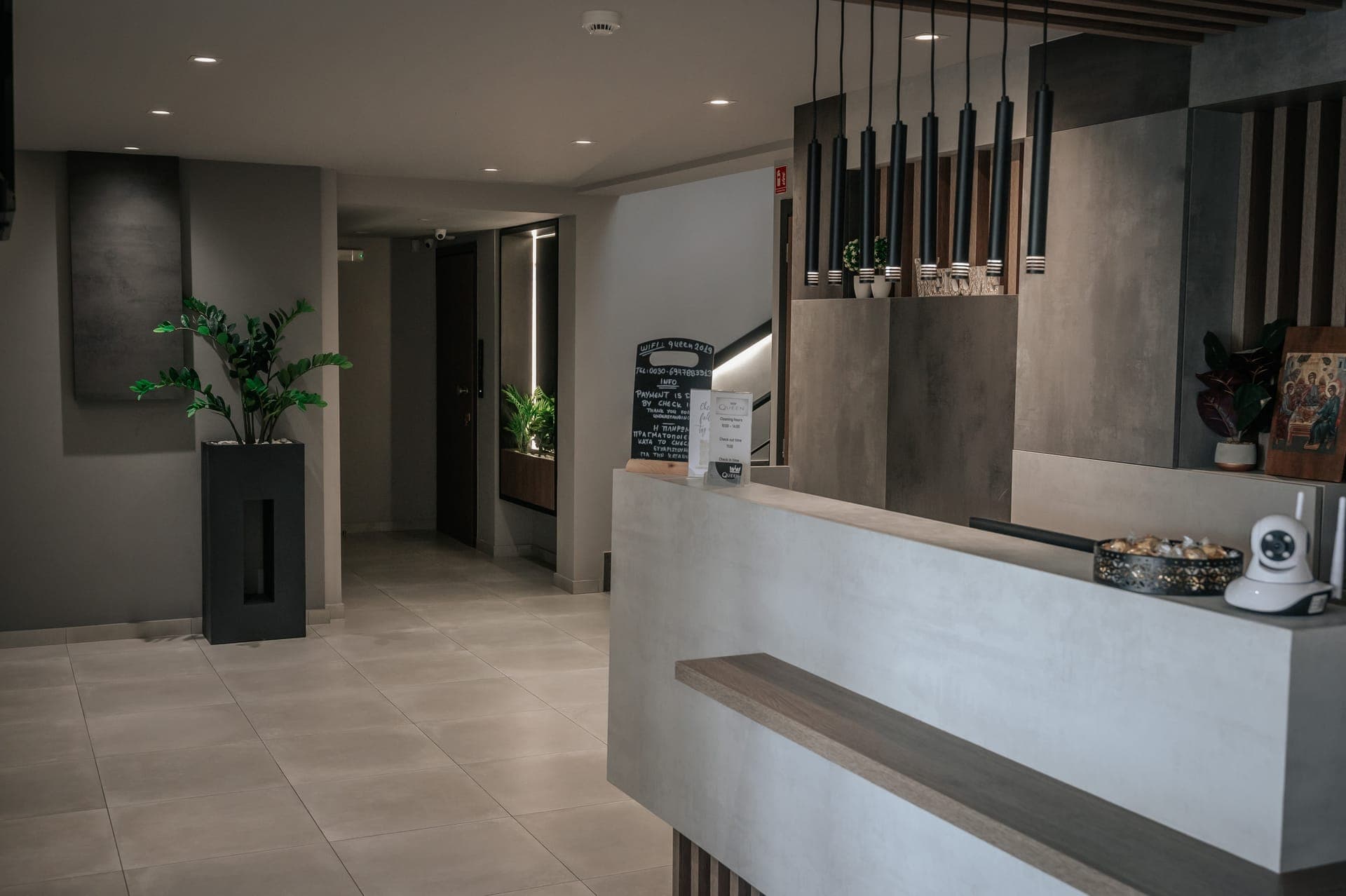 Elizabeth Queen Luxury Rooms