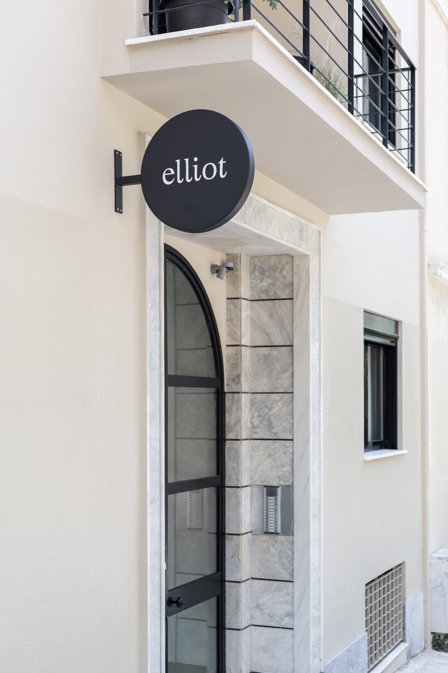 Elliot Neapoli, Athens