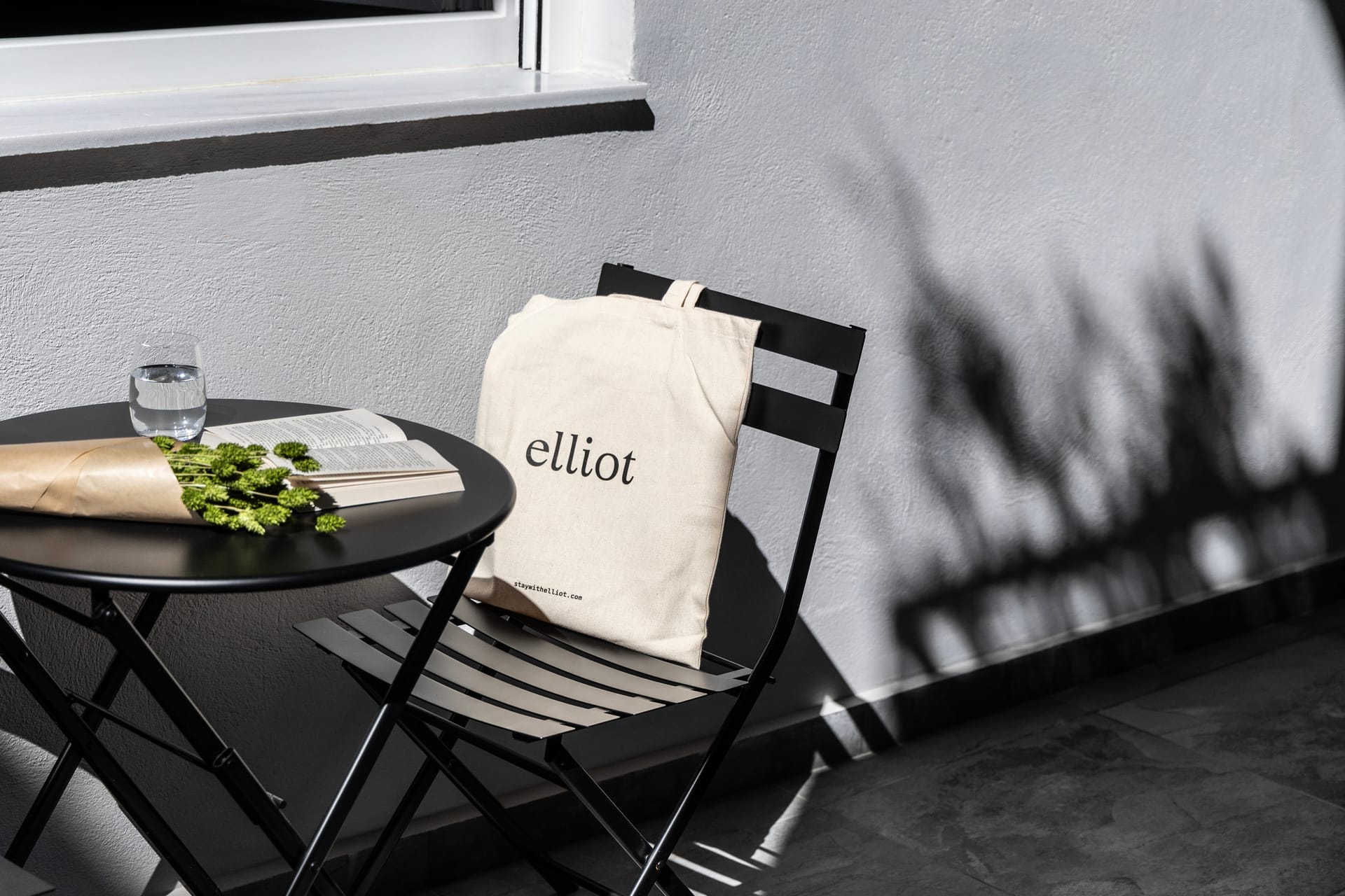 Elliot Petralona, Athens