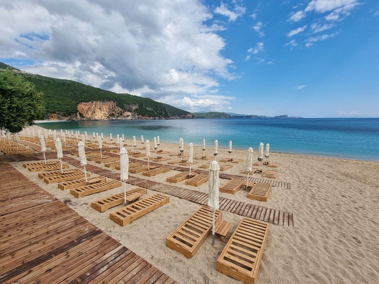 Enjoy Lichnos Bay Village Camping & Apartments