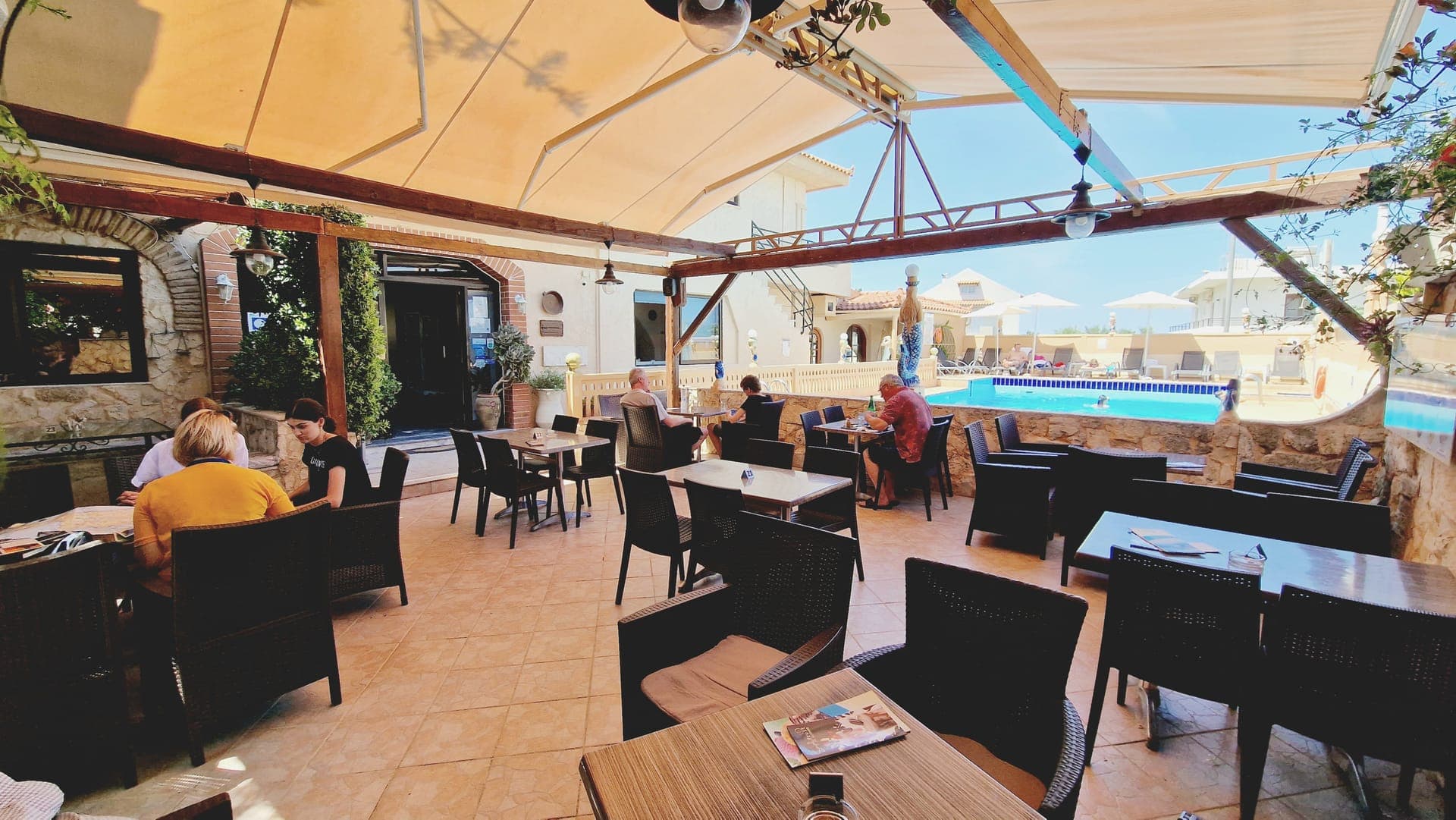 Evina Rooms & Suites
