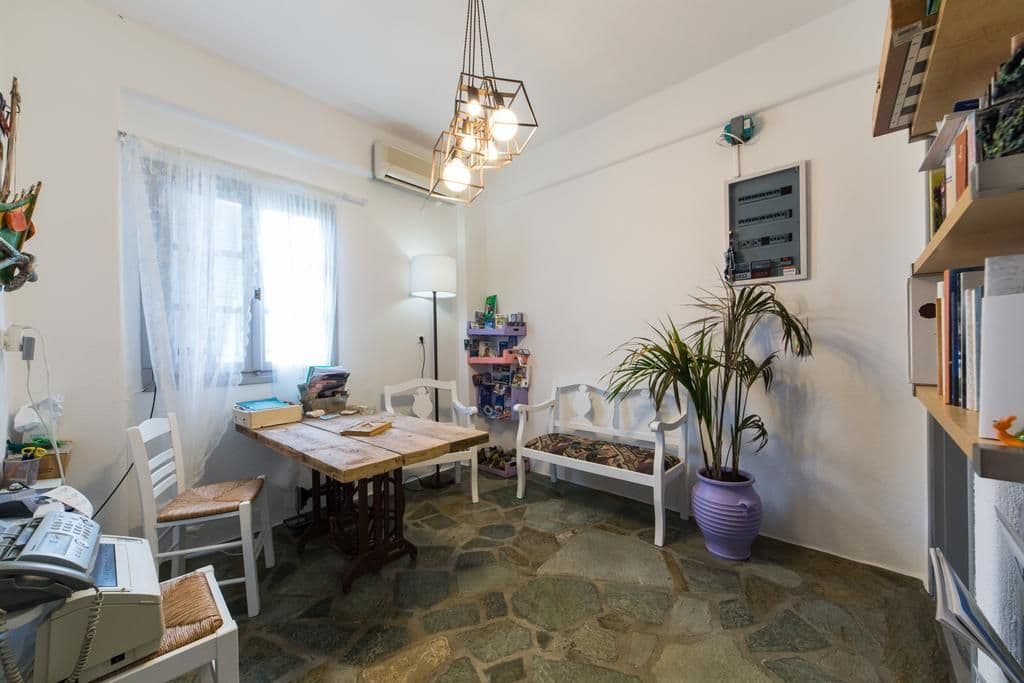 Evi Rooms
