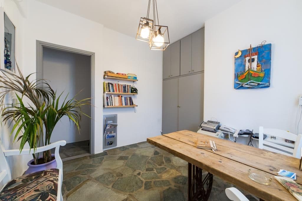 Evi Rooms