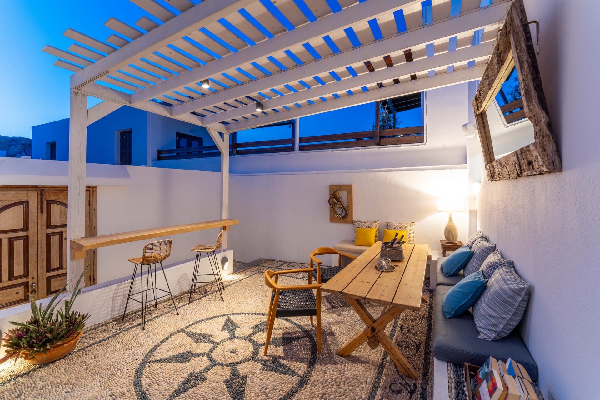 F Fine Suites