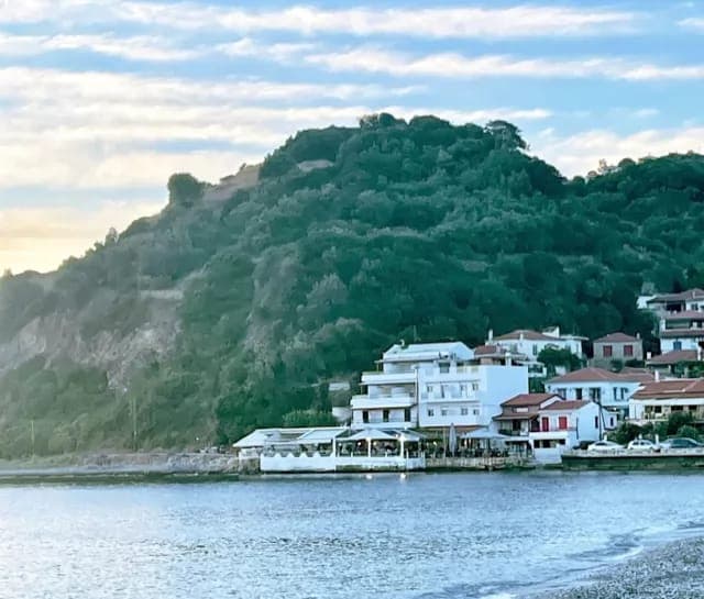 Flisvos Beachfront Apartments Skopelos