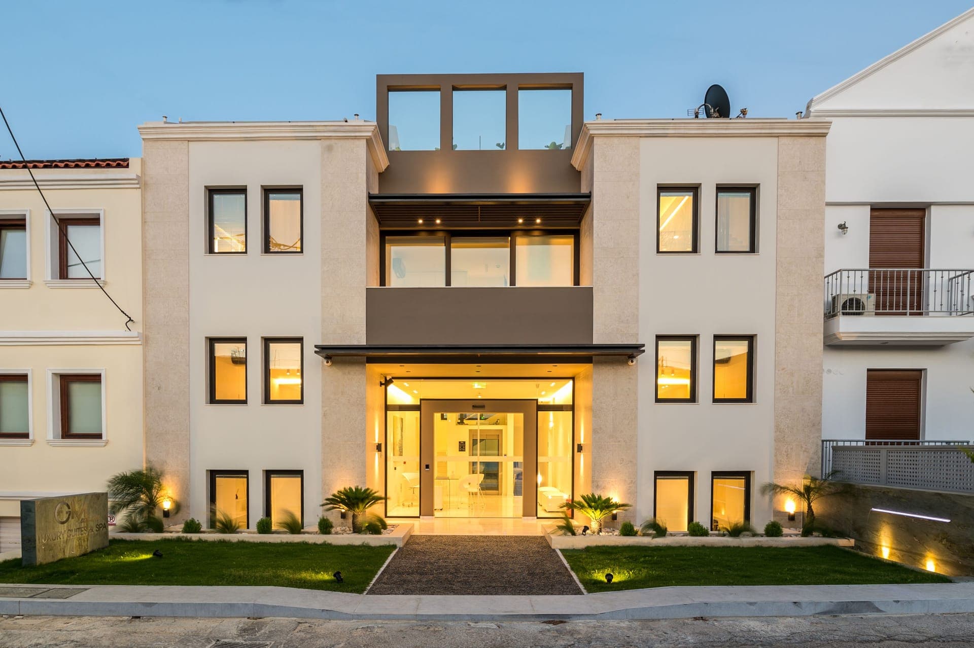 GM Exclusive Luxury Suites And SPA