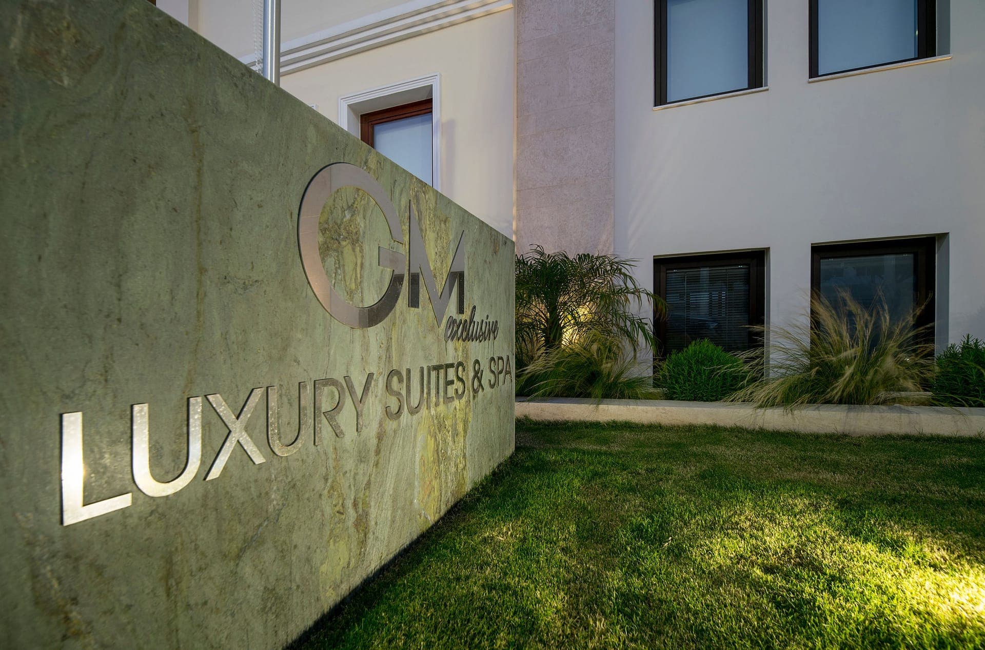 GM Exclusive Luxury Suites And SPA
