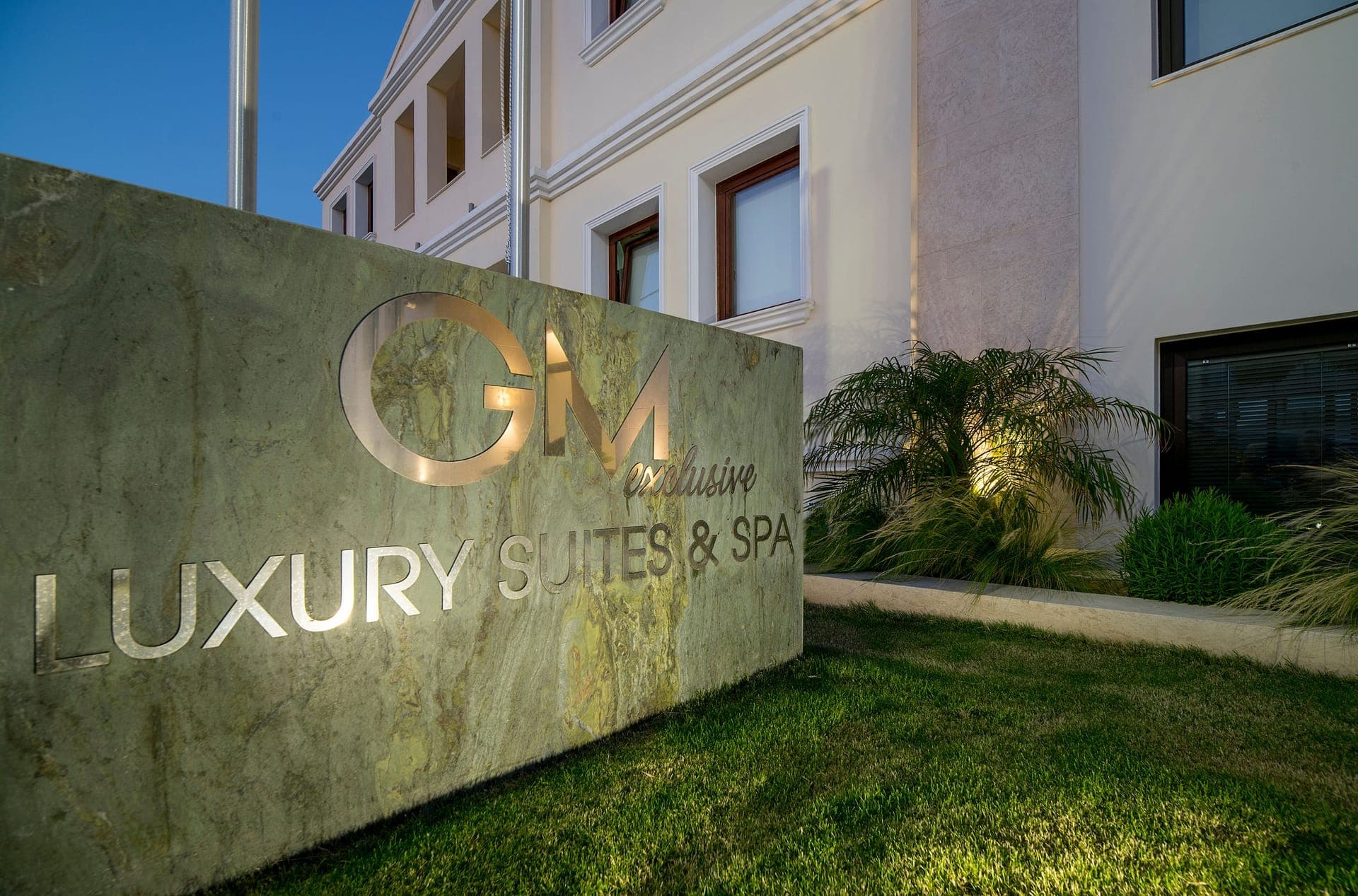 GM Exclusive Luxury Suites And SPA