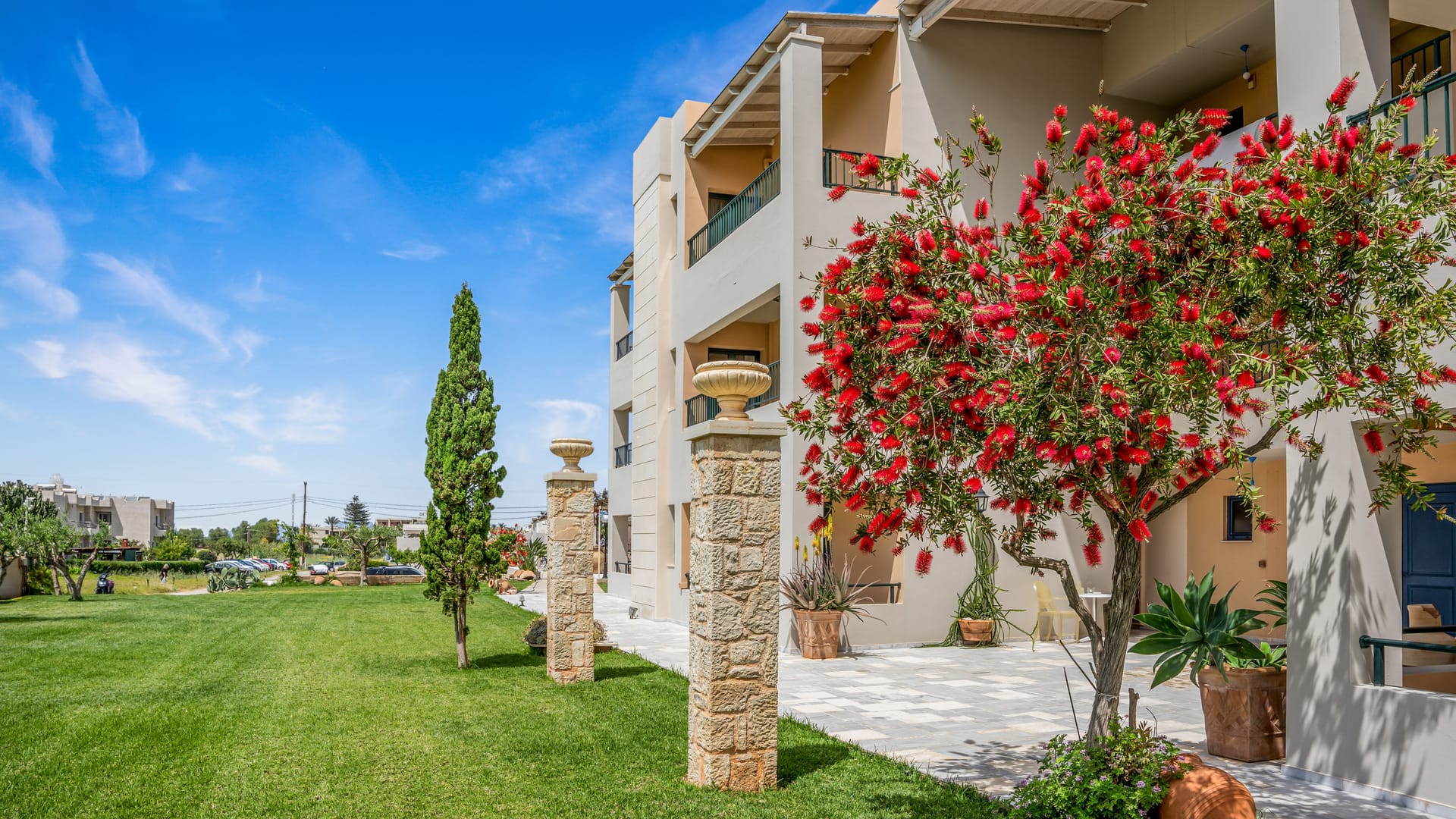 Golden Bay Apartments-Garden Haven​