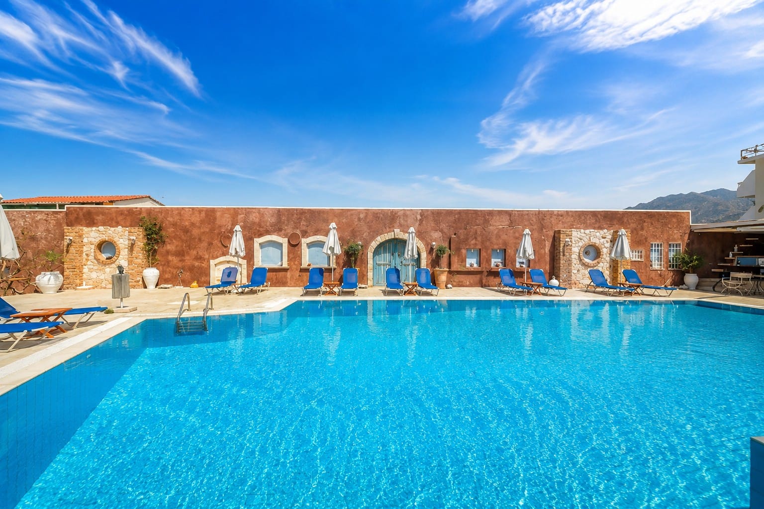 Golden Bay Apartments-Garden Haven​