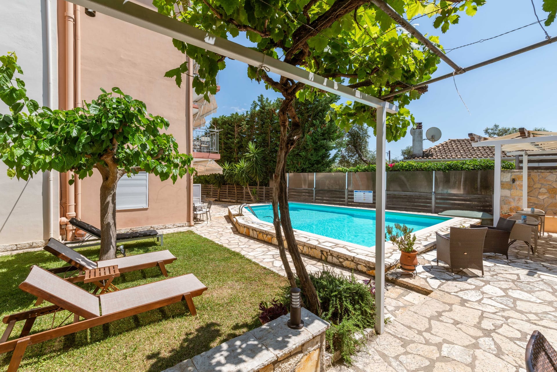 Harmony Apartments Sivota