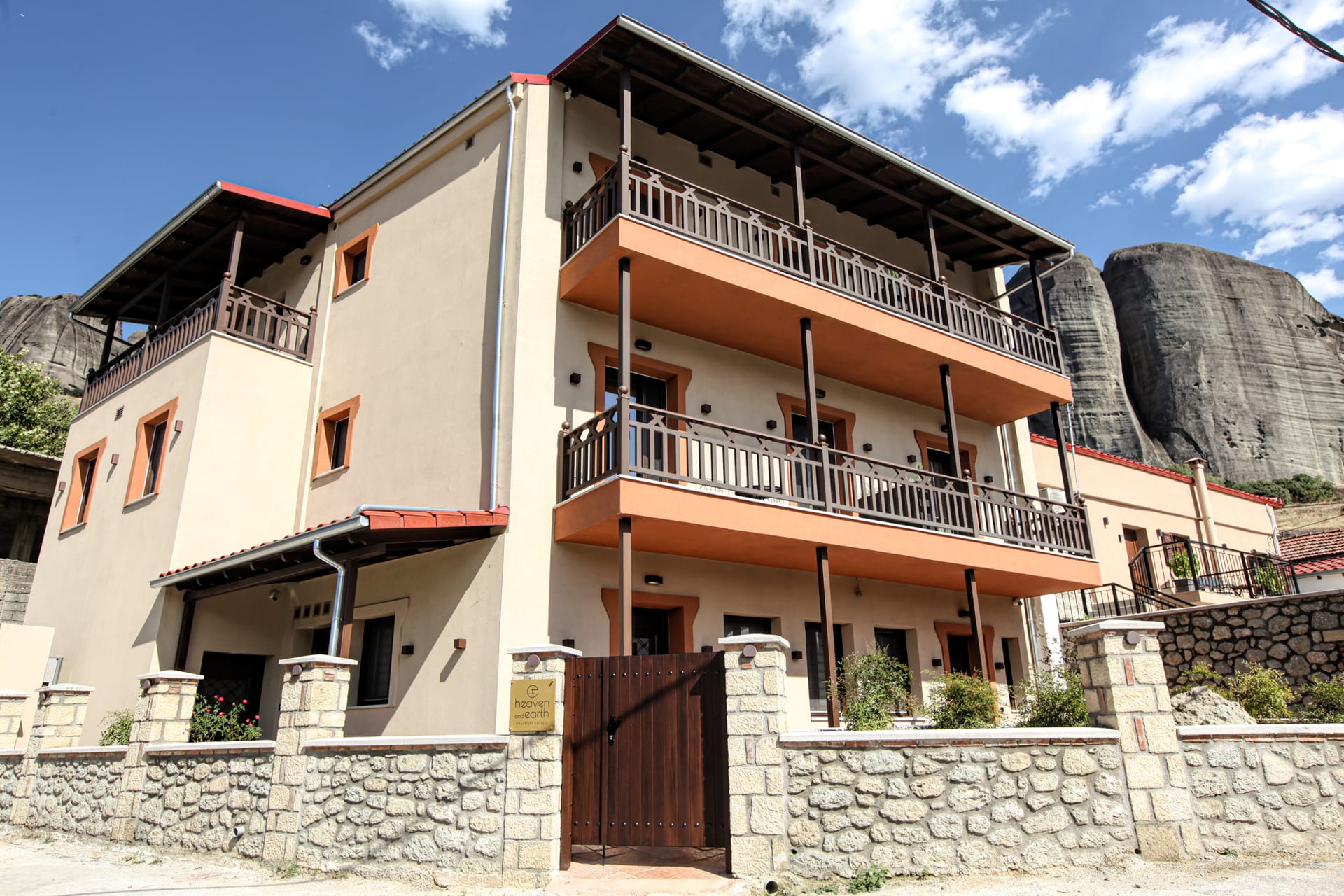Meteora Heaven and Earth Premium Suites