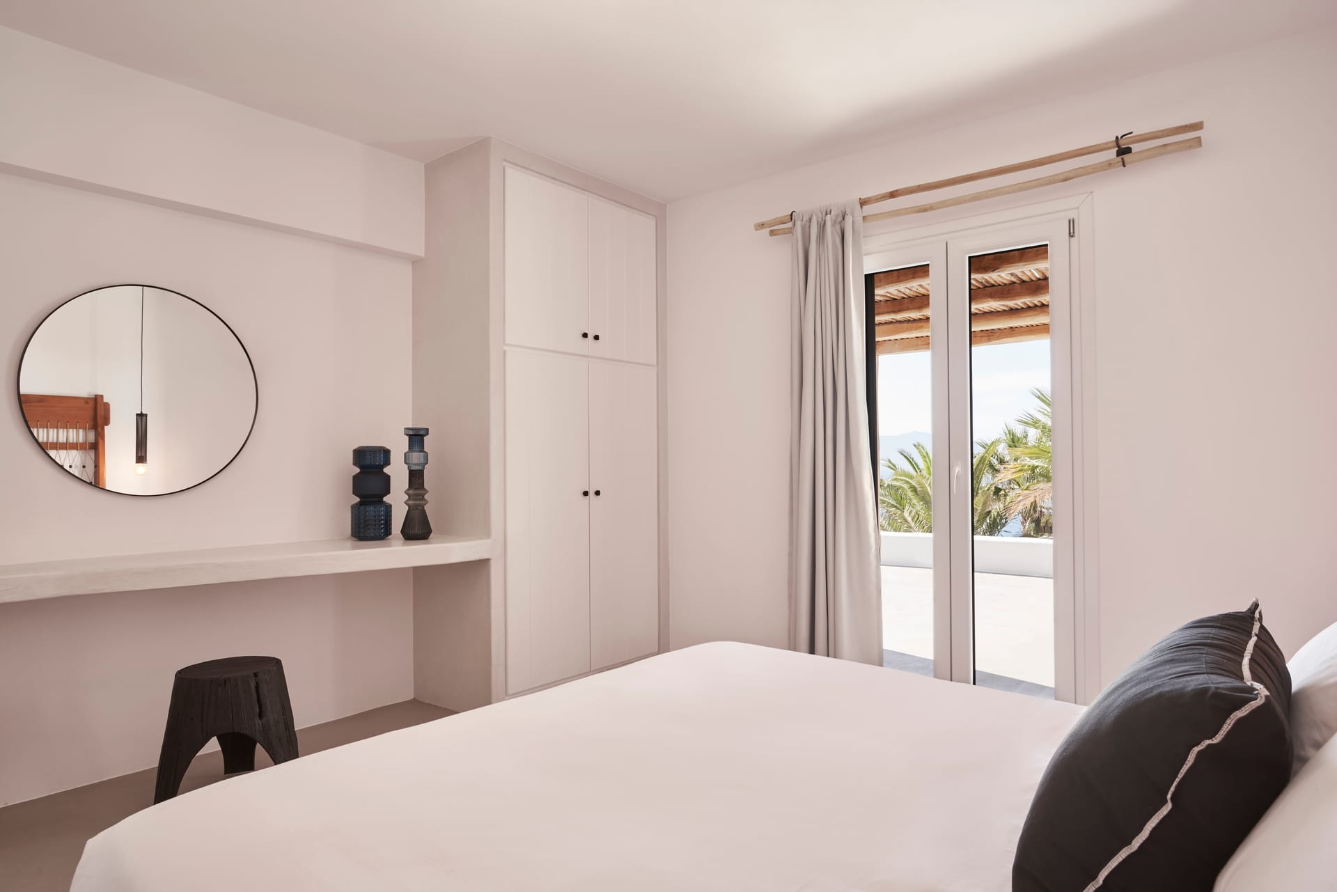 Hill Club Naxos